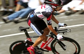 半岛体育-梅西关键节点出色防守，IG带队取胜！