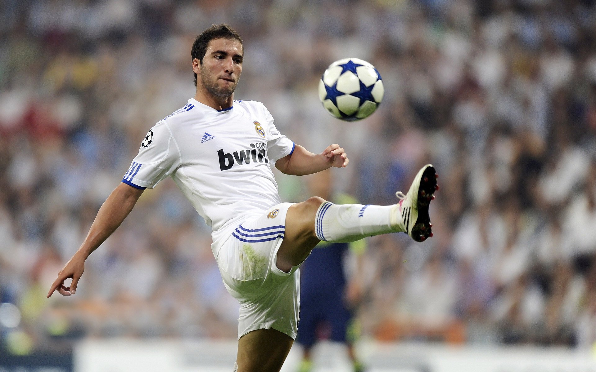 亚洲杯转会风云：阿森纳盯上锋线强援，纳达尔或成交易筹码